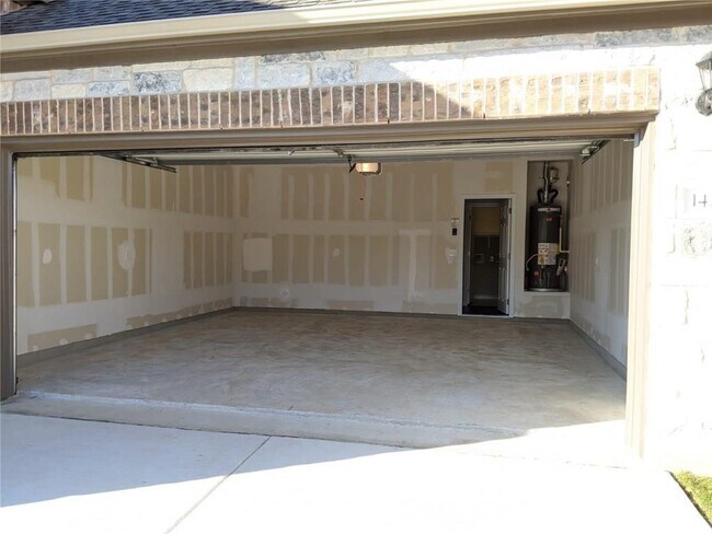 Building Photo - 1413 Itzel Bnd