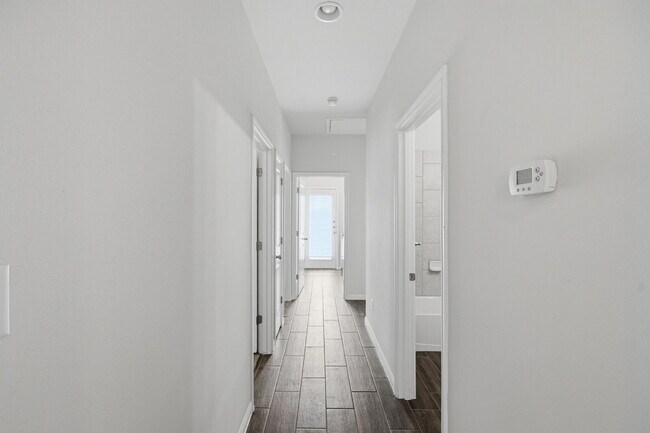 Building Photo - "Charming 3-Bed Oasis in San Marcos with 2 Full Baths – 1424 Sq Ft of Comfort!"