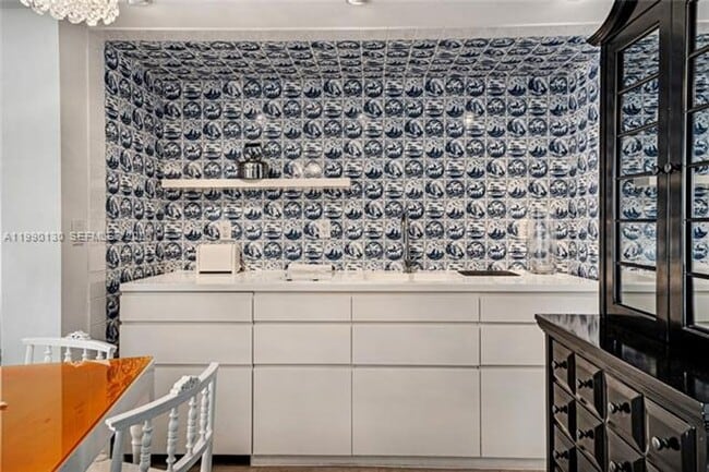 Building Photo - 1100 West Ave