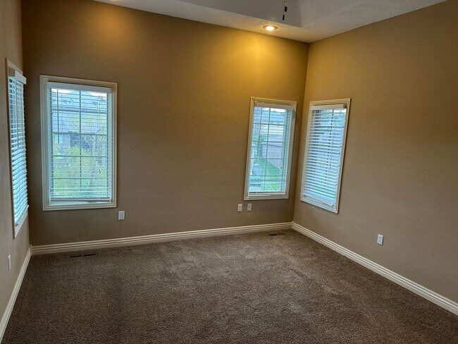 Building Photo - LEASE TODAY!!