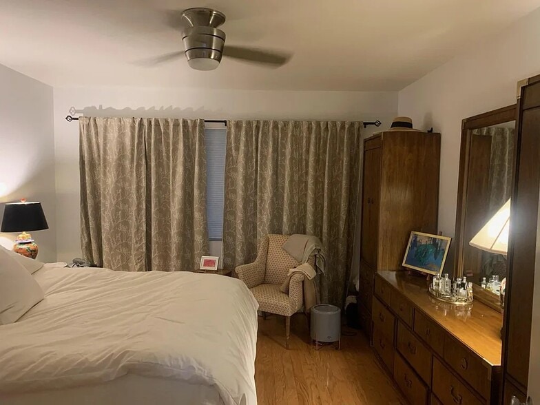 Bedroom (Not Furnished) - 543 W Coronado Rd