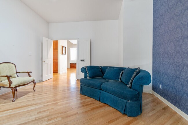 Building Photo - 8423 E Thunderbird Rd