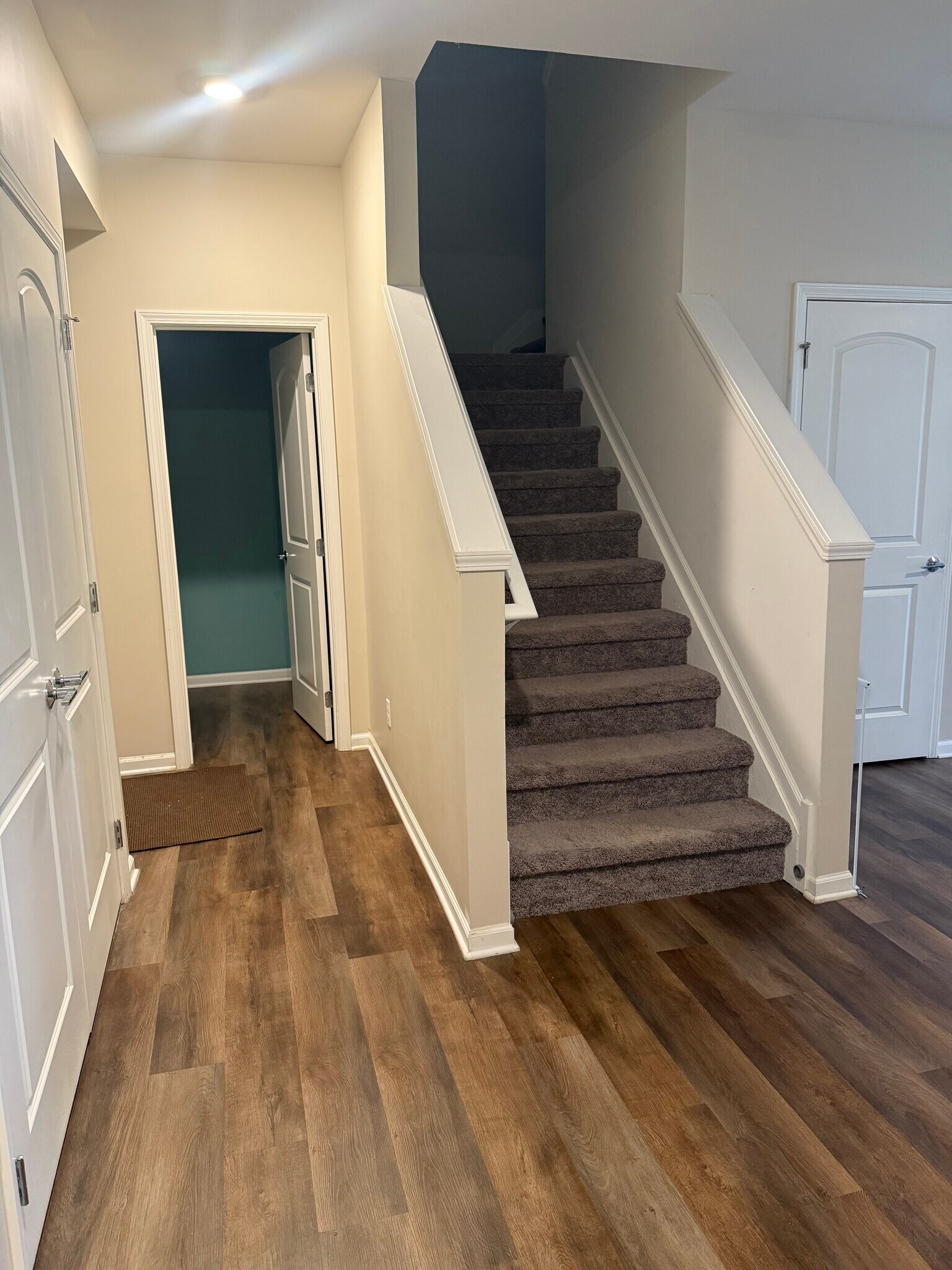 Building Photo - 8692 Pioneer St