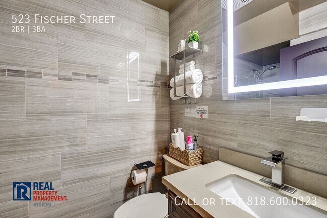 Building Photo - 523 Fischer St