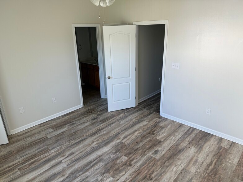 Building Photo - 204 Treeline Ln