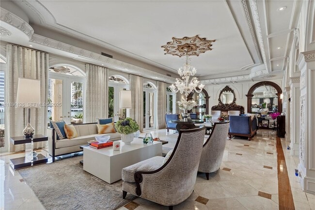 Building Photo - 5801 Pine Tree Dr