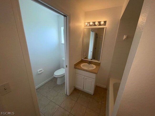 Building Photo - 721 Castlestone Ave S