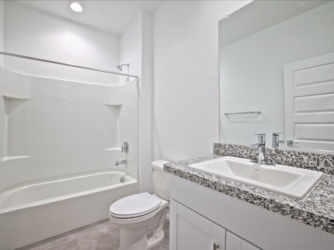 Building Photo - 3 Bedroom, 2 Bathroom