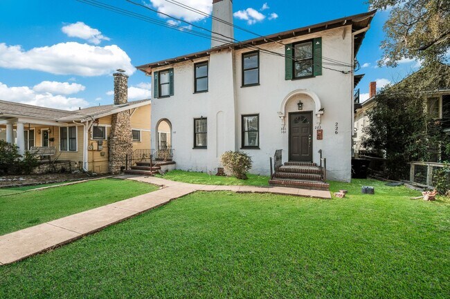 Building Photo - 2/1 Historic Monte Vista Meets Modern Convenience