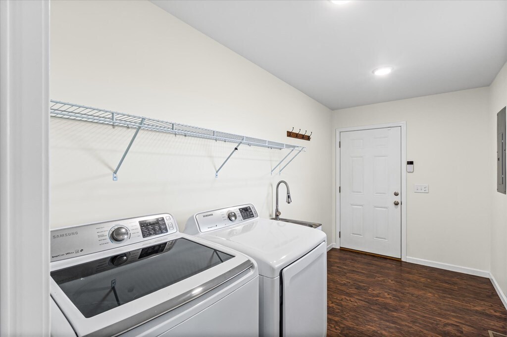 Building Photo - 242 Mirage Dr