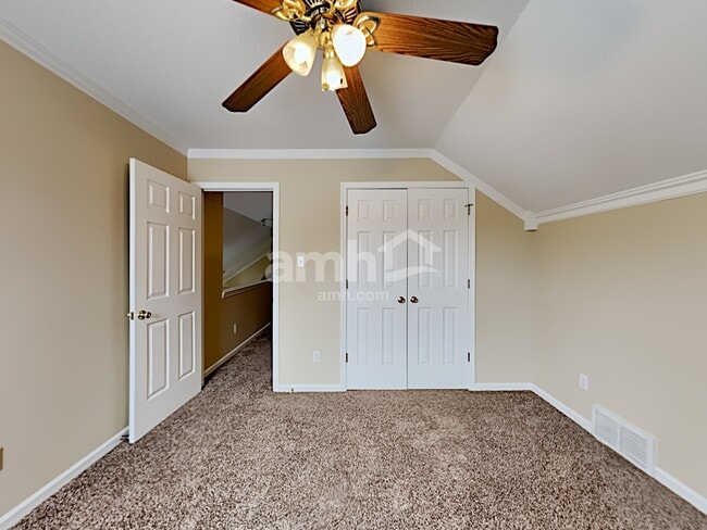 Building Photo - 9997 Woodland Grove Dr