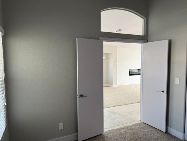 Building Photo - STUNNING 3BD/2BA SINGLE STORY BEAUTY IN THE HEART OF THE SOUTHWEST!!  **GORGEOUSLY REMODELED!! **...