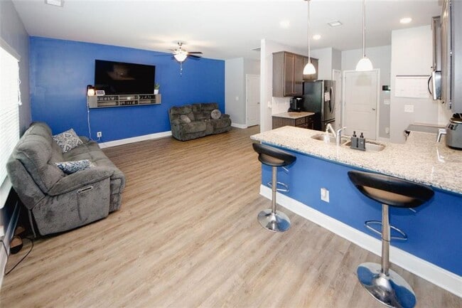 Building Photo - 10162 Benton Woods Dr