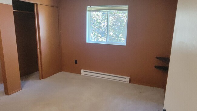 Building Photo - 4 Bedroom South Hill Home With Detached Ga...