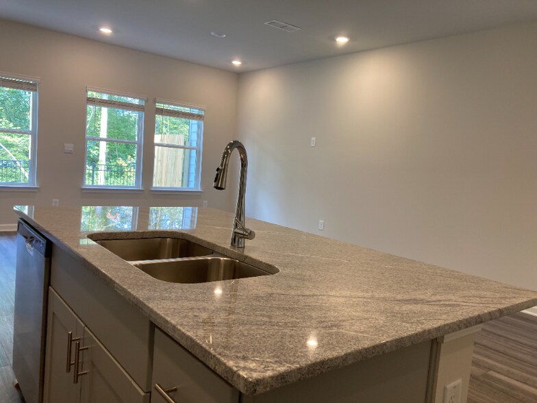 Building Photo - 354 Timberland Ave