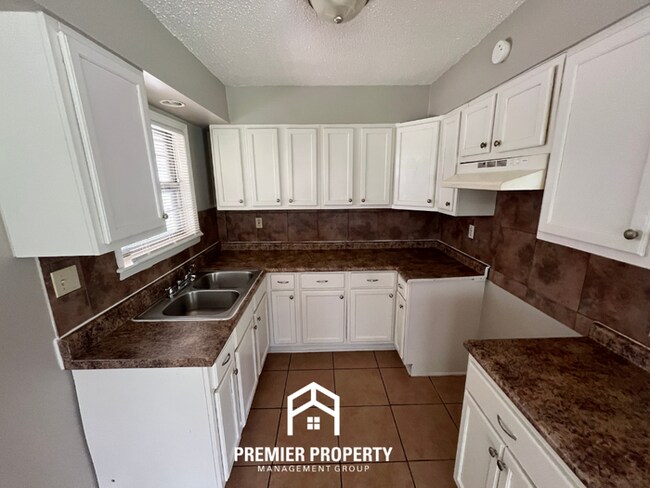Building Photo - Charming 3BR/2BA in 38118 | Low-Maintenance Tile Floors, Bay Window & Patio