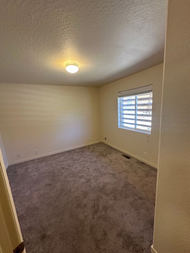 Building Photo - 11530 Rhineland Ave