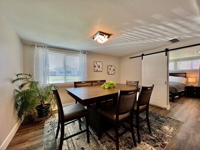 Building Photo - Quaint 4 Bedroom furnished Ranch Home in Mason Ohio