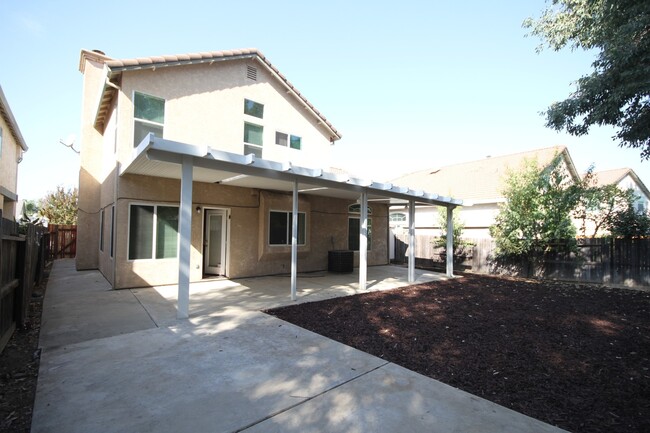 Building Photo - 4BR/2.5 BA / 1914 SF | New Carpet | Tenant...