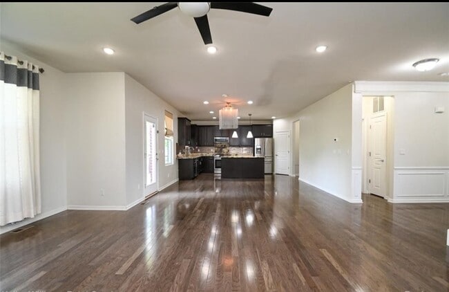 Building Photo - 5995 Branch Dr