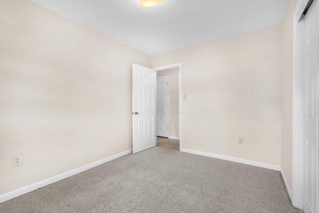 Building Photo - 385 Lincoln Ave