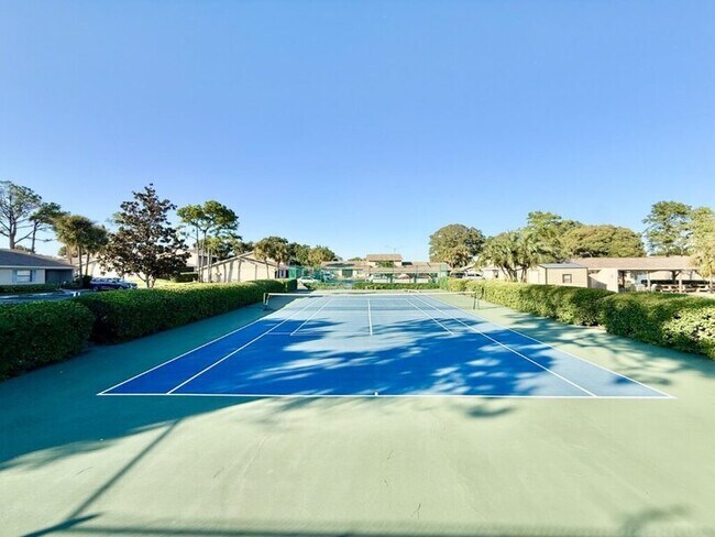 Building Photo - 2131 Ridge Rd S