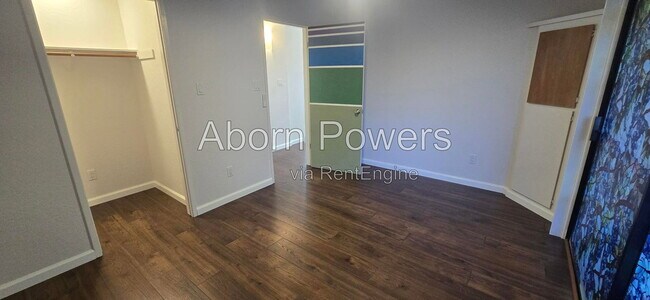 Building Photo - 2417 Oakenshield Rd