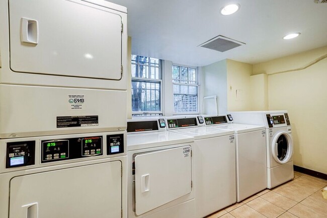 Building Photo - Amazing One-Bedroom Adams Morgan Unit! - W...