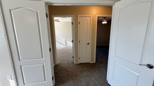 Building Photo - Spacious Surprise home with large backyard