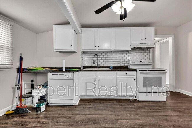 Building Photo - 7119 1st Ave S