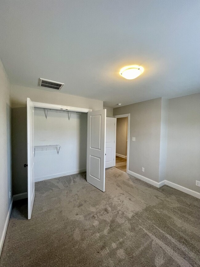 Building Photo - 1005 Ridgestone Ct