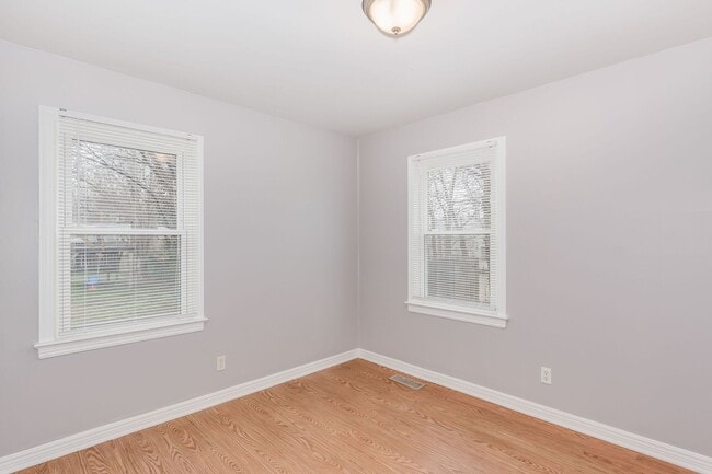 Building Photo - 2 bedroom 1 bath home