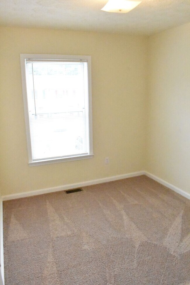 Building Photo - Coventry Creek Townhome