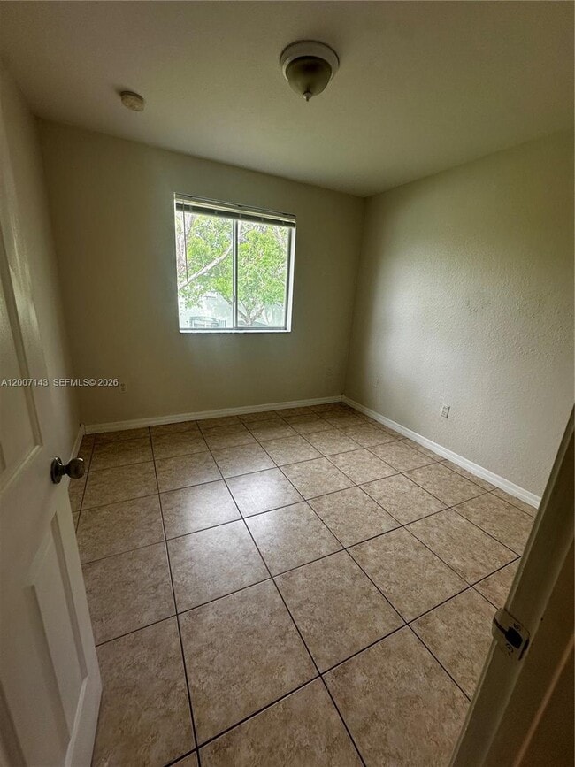 Building Photo - 2912 SE 15th Rd