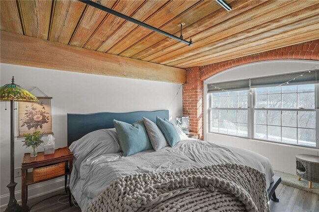 Building Photo - 1 Tupperware Dr