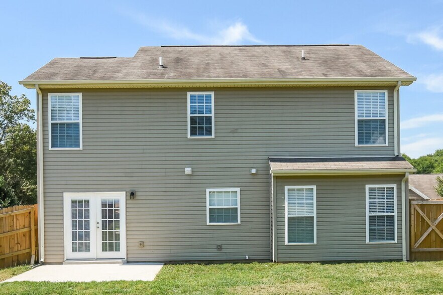 Building Photo - 1689 Comanche Run