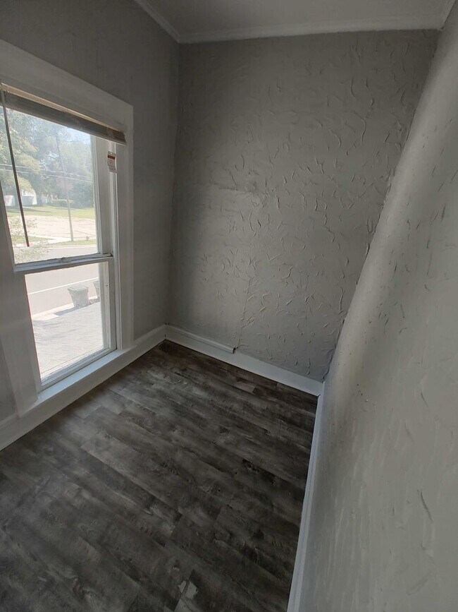 Building Photo - 1229 Peck St