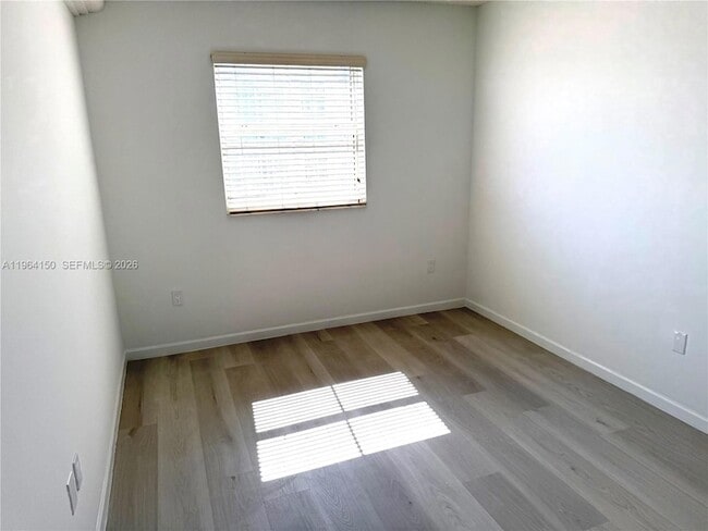 Building Photo - 185 SE 14th Terrace