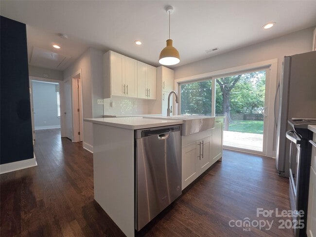 Building Photo - 3433 Draper Ave