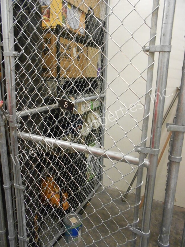 Building Photo - *1ST MONTH'S RENT FREE PROMO & NO HOA MOVE...