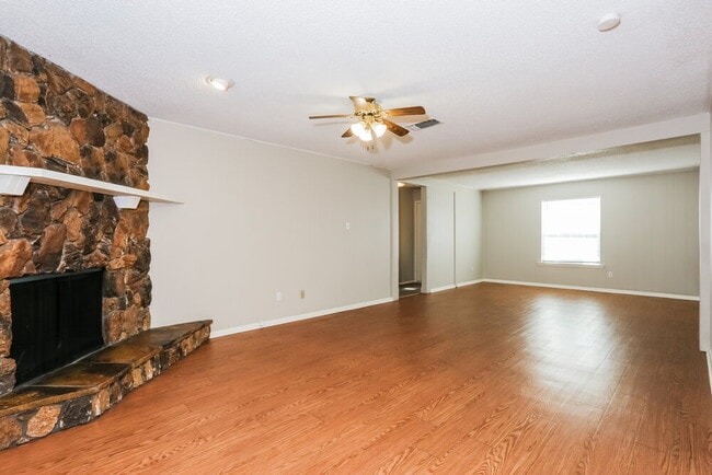 Building Photo - 1307 Columbine Ct