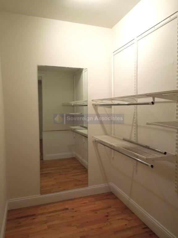 Building Photo - 525 W 49th St