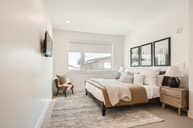 Building Photo - 2752 W High Mountain Rd