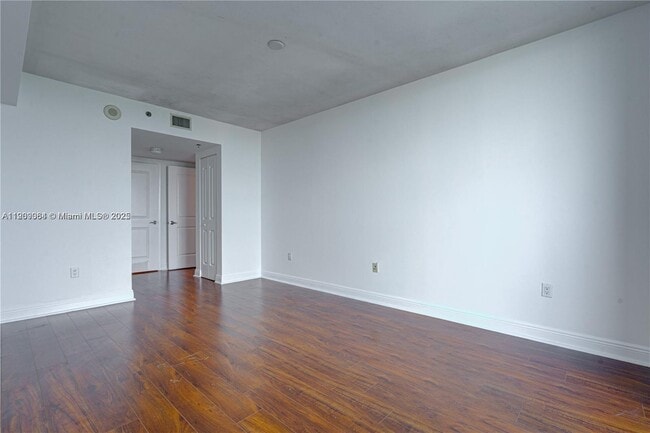 Building Photo - 2641 N Flamingo Rd