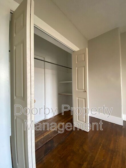 Building Photo - 2802 Fairview Dr