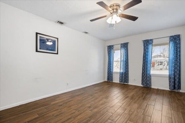 Building Photo - Charming Duplex Near Daffin Park with Private Fenced Yard and Off-Street Parking