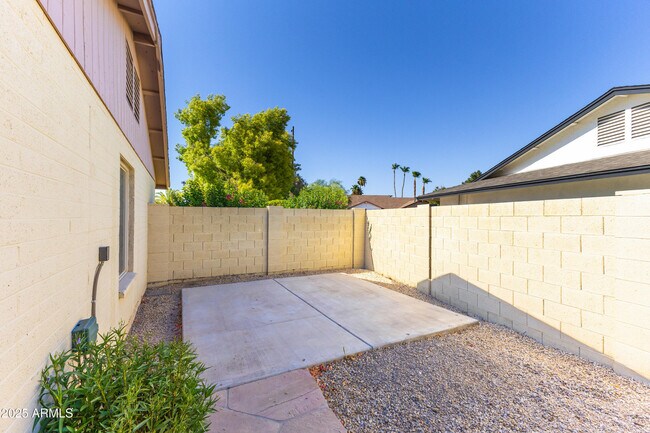 Building Photo - 8943 E Friess Dr