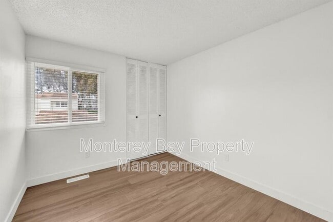 Building Photo - 3137 Seacrest Ave