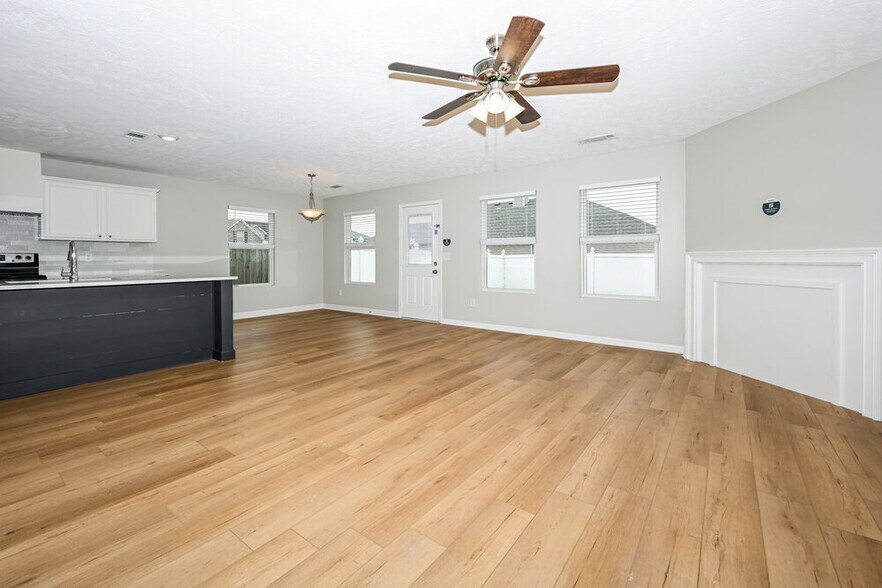 Building Photo - 711 Elderberry Way