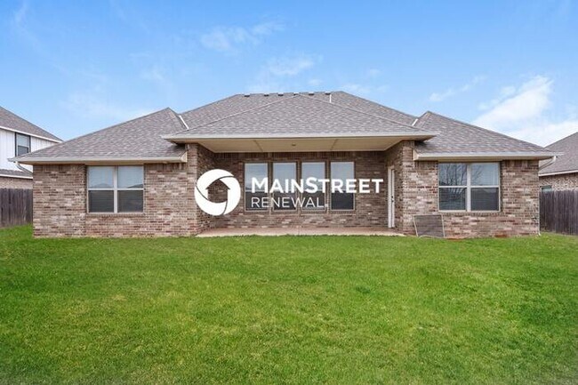 Building Photo - 3 Bedroom Pet-Friendly Home in Yukon, OK with Main Street Renewal